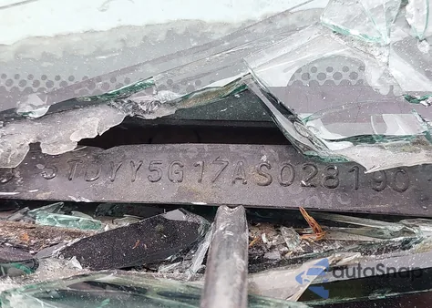 2010 Toyota Sequoia Platinum 5.7L V8 z USA, uszkodzony, nr VIN 5TDYY5G17AS028190